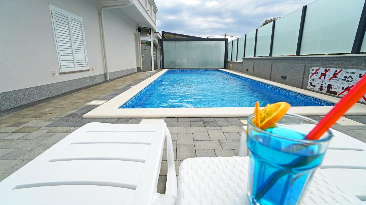 Apartments Paradiso Vir Exterior photo